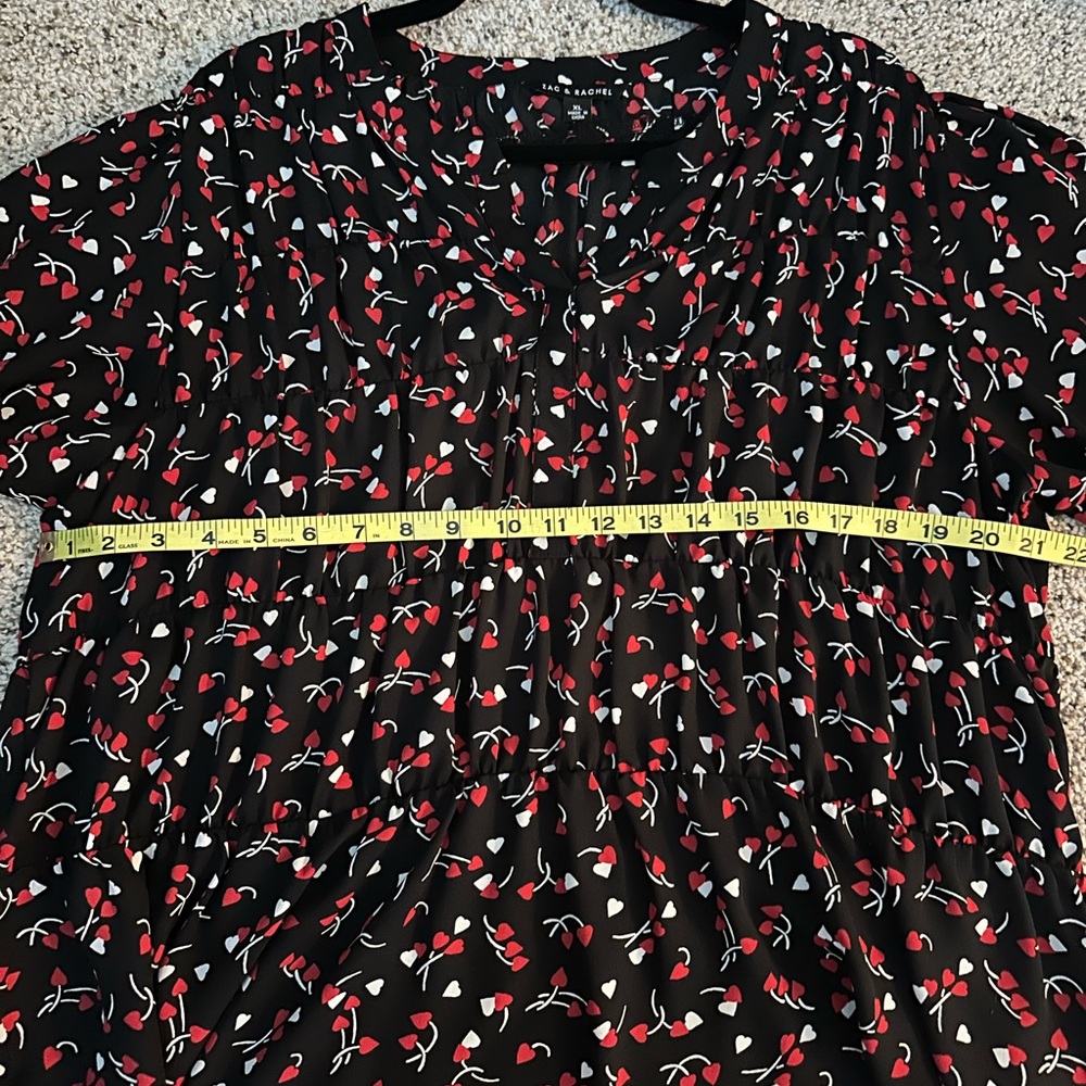 Womens Zac & Rachel 3/4 Sleeve Ruffle Seam Heart Blouse Black & Red XL - Picture 5 of 6